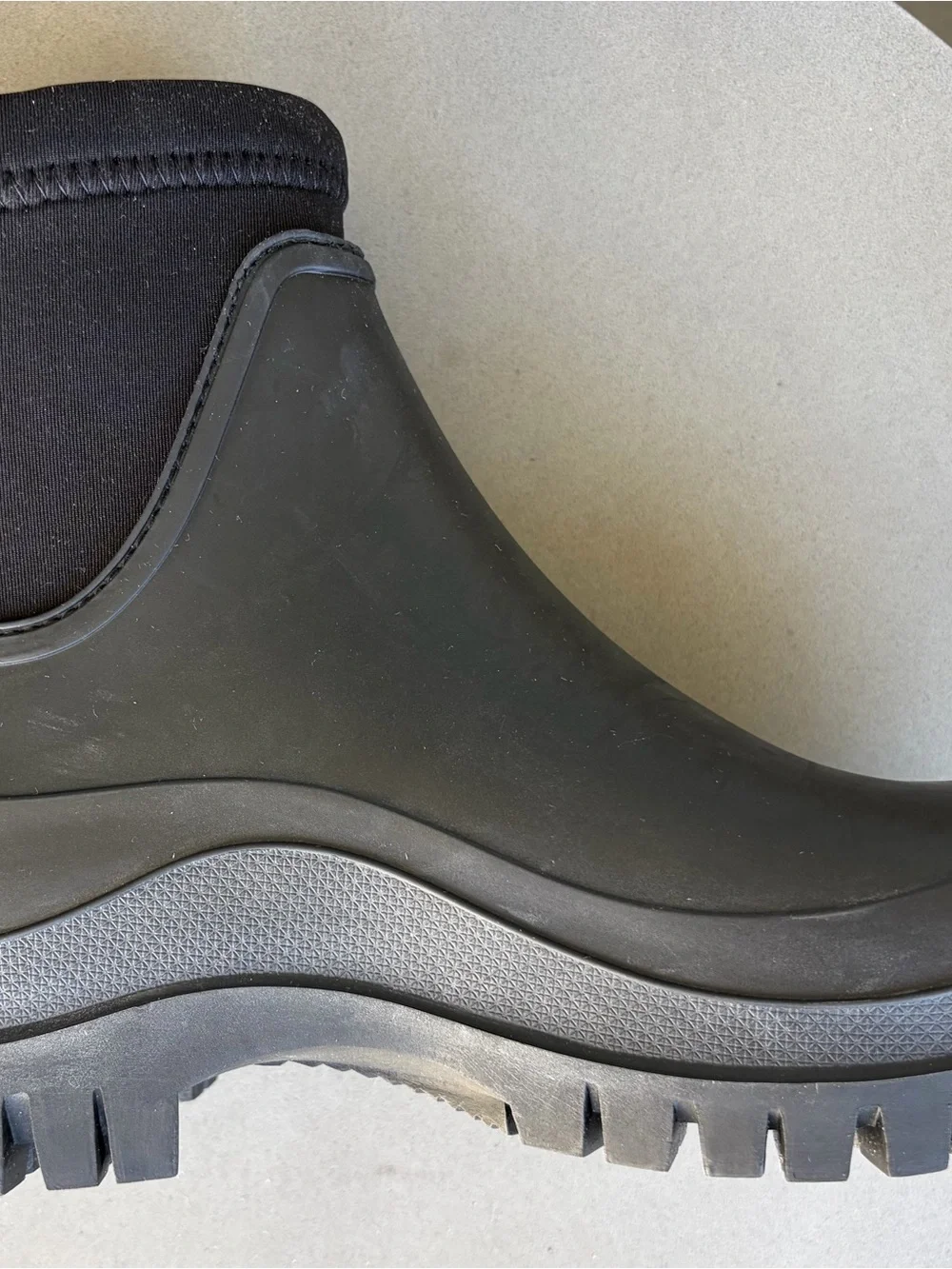 Sam Edelman streamlined black
